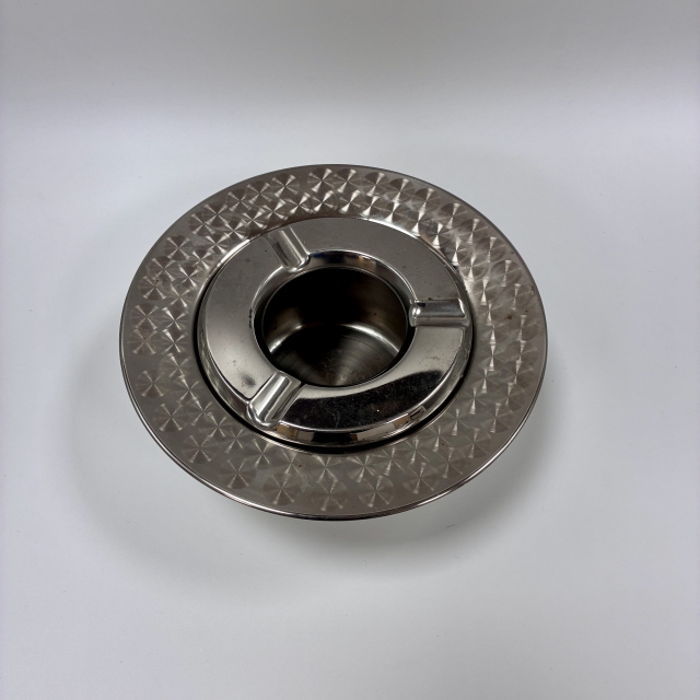 中古品　灰皿