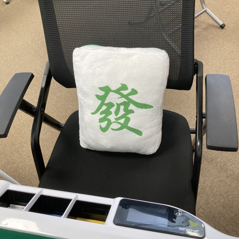Amazon.co.jp: 麻雀牌 ぬいぐるみ クッション 2つセット : おもちゃ